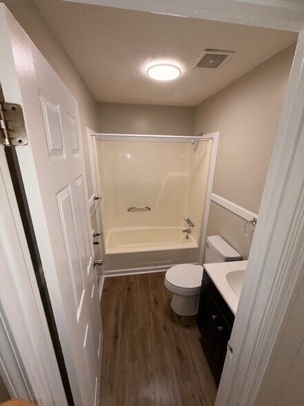 Building Photo - 136 Cotton Top Ct