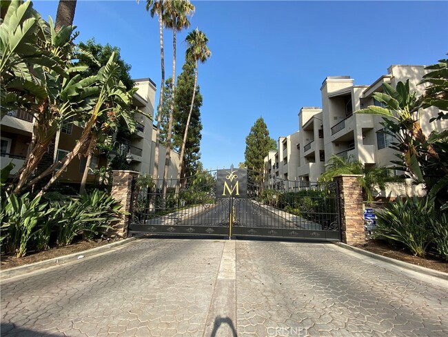 Building Photo - 5515 Canoga Ave
