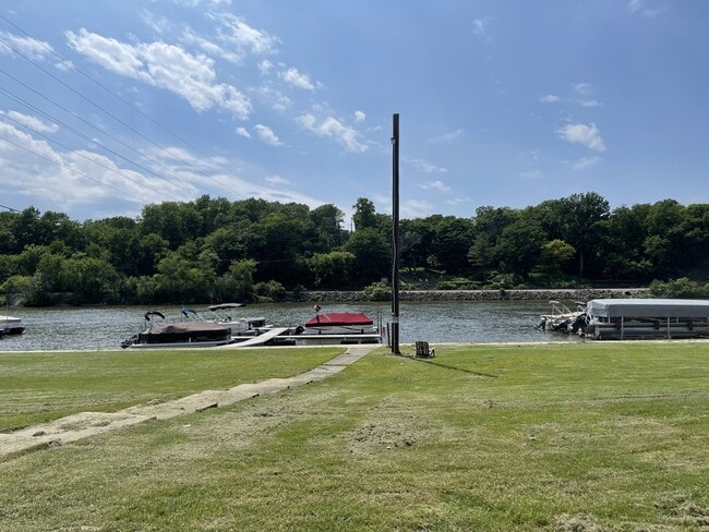 Building Photo - 6032 Park Ridge Rd