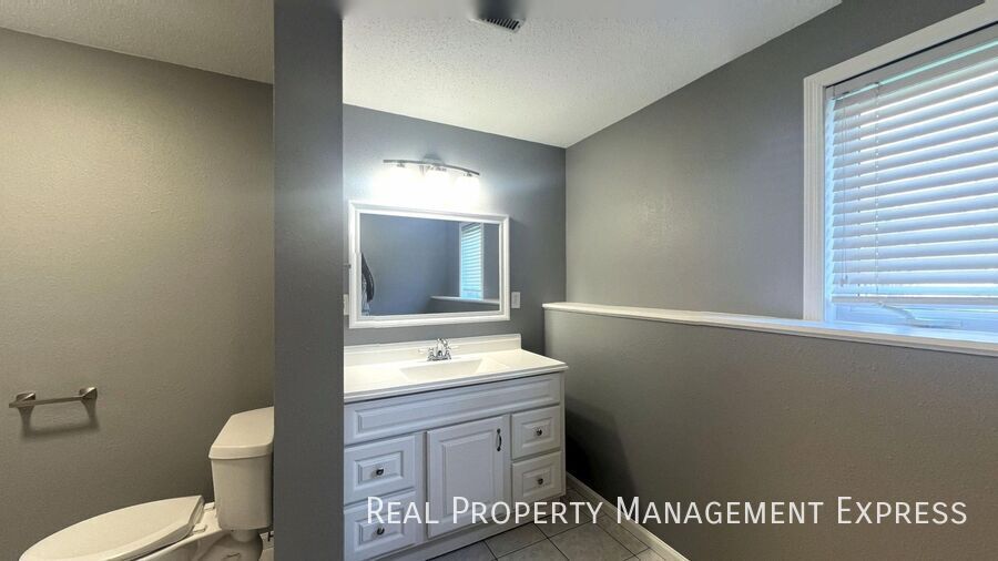 Building Photo - 4 Bedroom 2 Bathroom Home for Rent