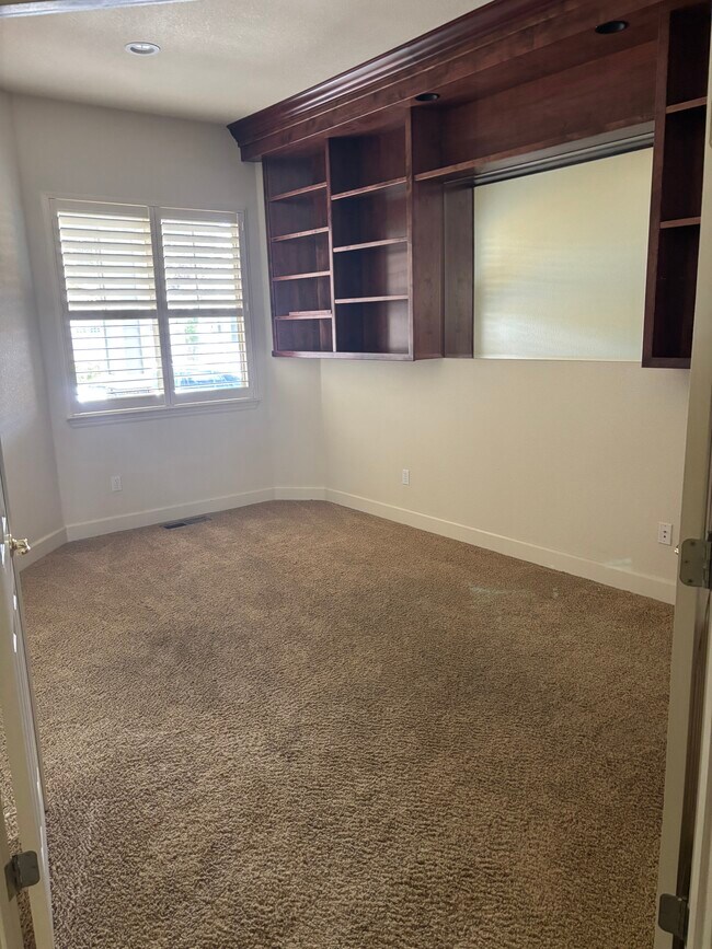 Building Photo - 6615 Aston Cir