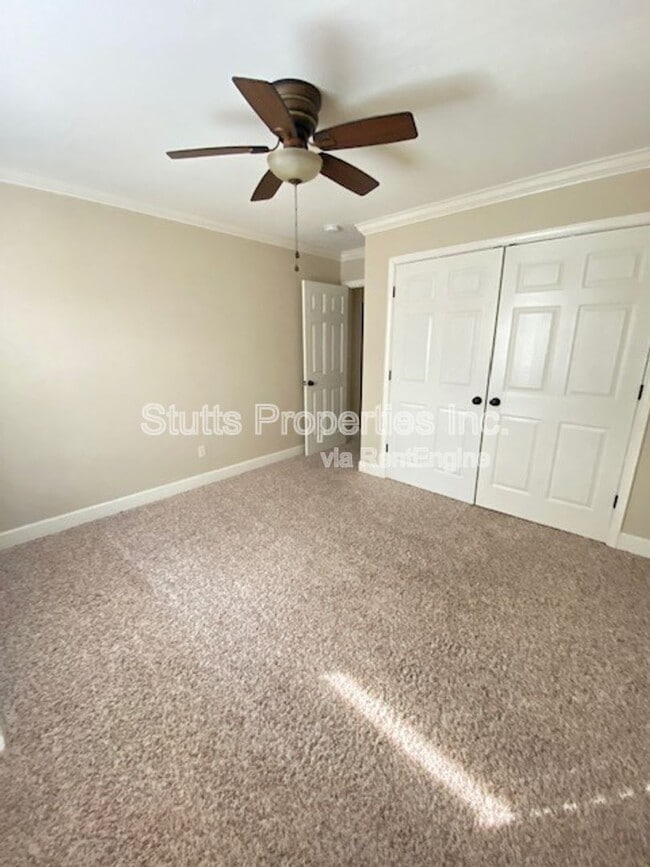 Building Photo - 206 Hillsboro Cir
