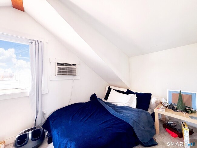 Building Photo - 2 Scofield Pl