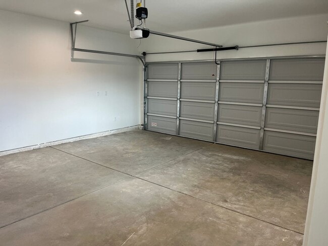 Building Photo - Brand New Build on Old Alturas - ALL Electric with City of Redding Solar!