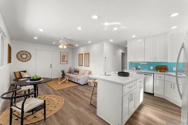 Building Photo - 8420-8424 Dallas St