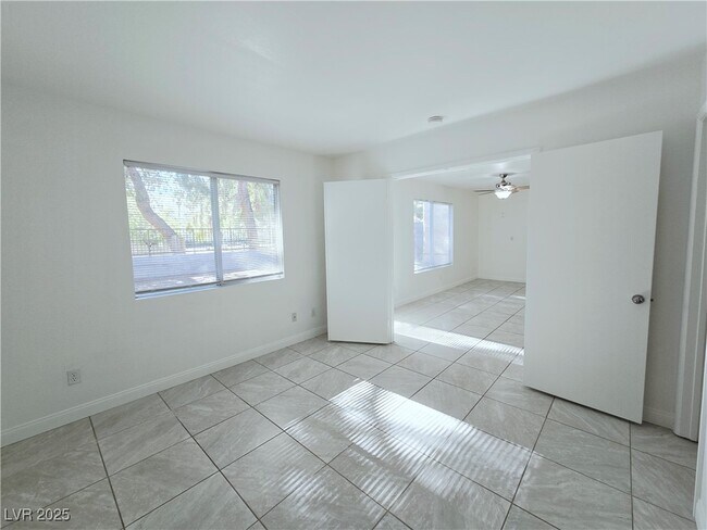 Building Photo - 9433 Valencia Canyon Dr