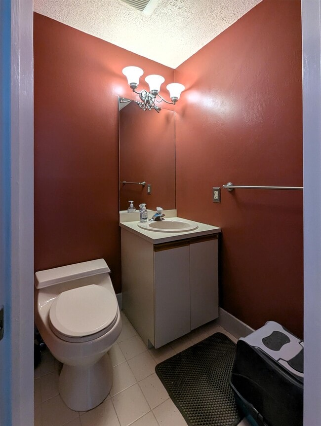 Building Photo - 700 10th St