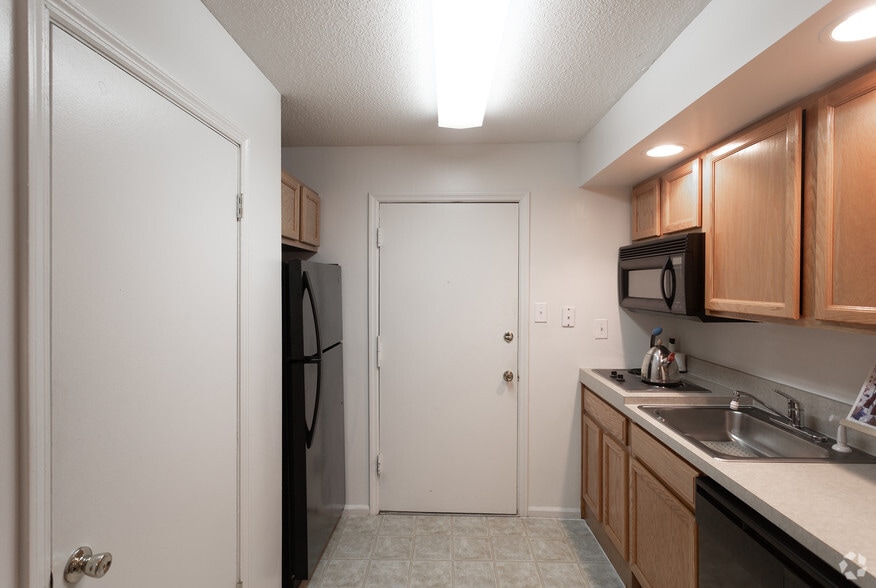 Studio - 400 SF - Turtle Creek - Indianapolis