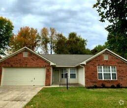 Building Photo - Beautiful 3 bedroom home on Bloomington's ...