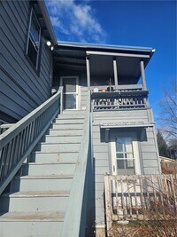 Building Photo - 607 N Cayuga St