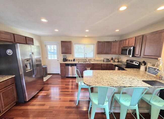 Building Photo - 108 N Gladden St