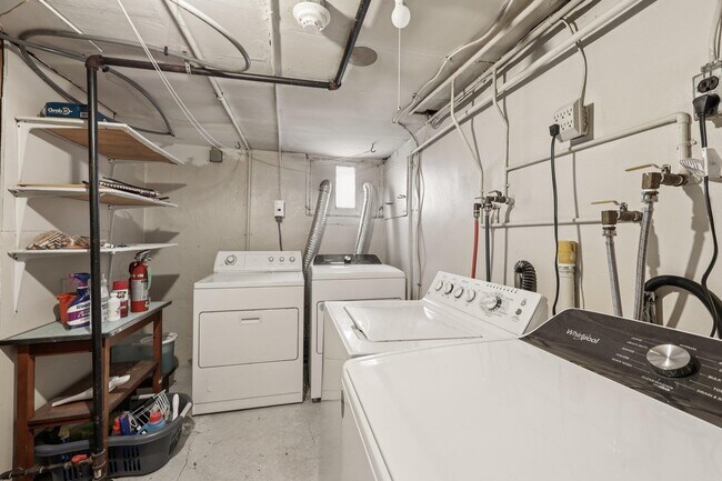 Building Photo - 153 Banta Ave