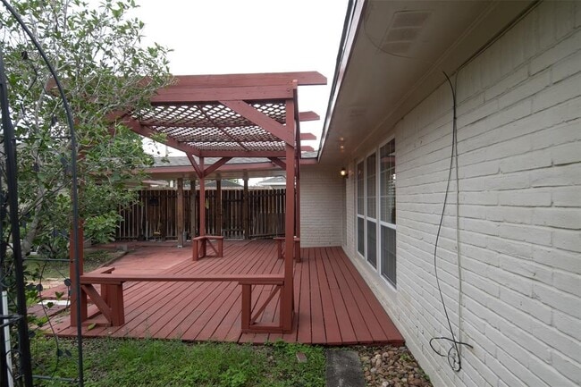 Building Photo - 5215 Cheena Dr