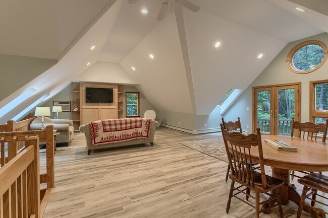 Building Photo - 291 Old Dunstable Rd