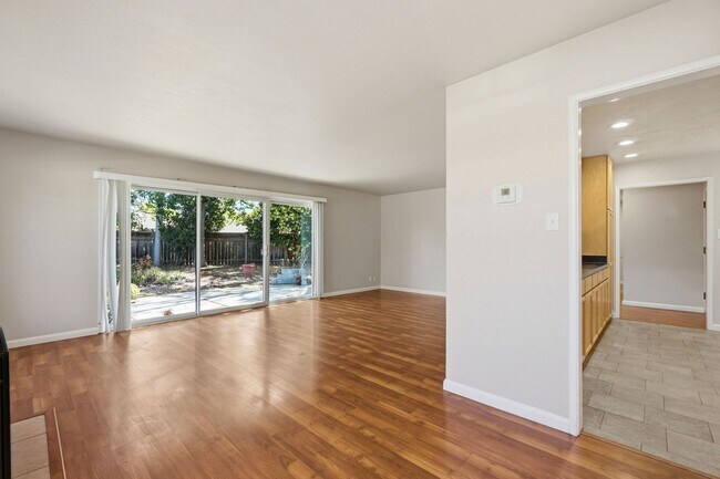 Building Photo - Beautiful Spacious 3-bedroom 1.5-Bath Home in Concord!