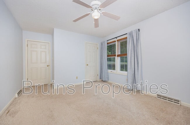 Building Photo - 229 Creekwood Dr