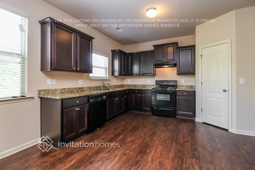 Building Photo - 3670 Brookhollow Dr