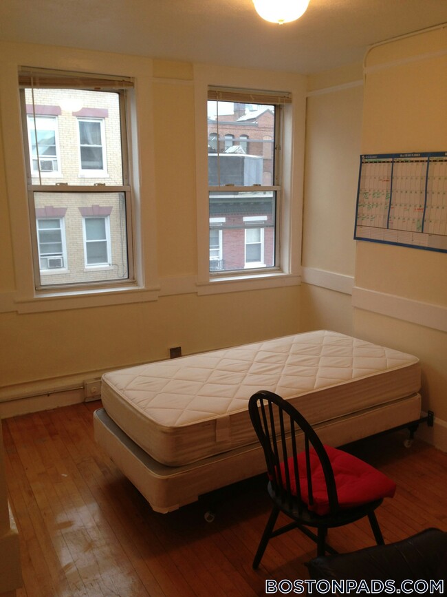 Building Photo - 161 Endicott St