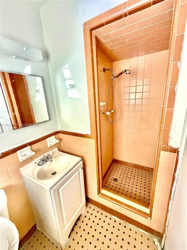 Building Photo - 2041 Jackson St