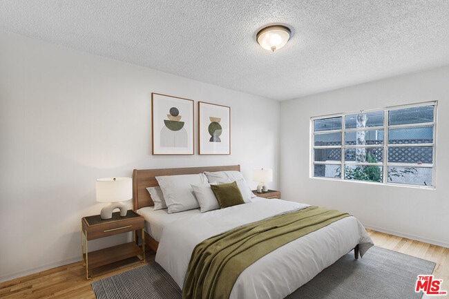 Building Photo - 1342 Yale St