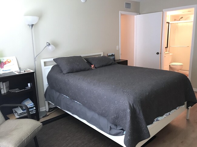 Building Photo - 1107 Green Pine Blvd