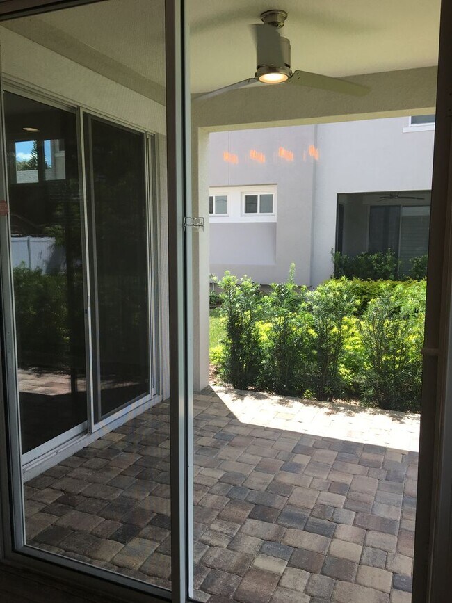 Building Photo - Modern Luxury Townhome in Prime Downtown Orlando Location