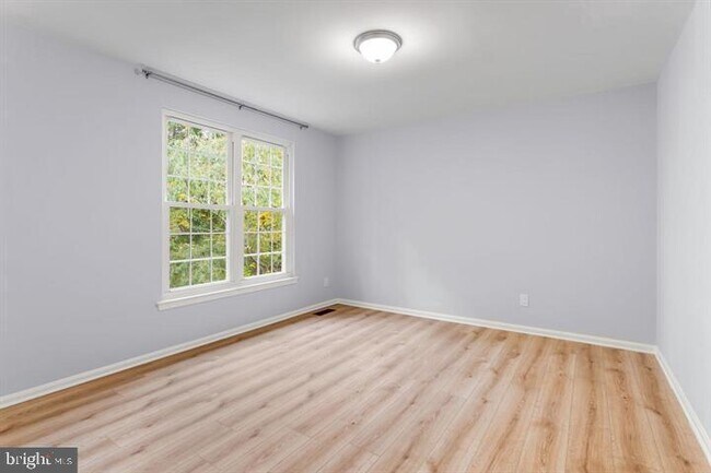 Building Photo - 2807 Falling Brook Terrace