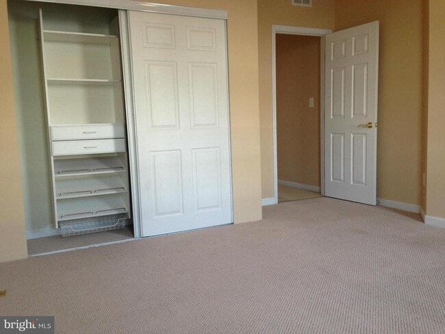 Building Photo - 22949 Fanshaw Square