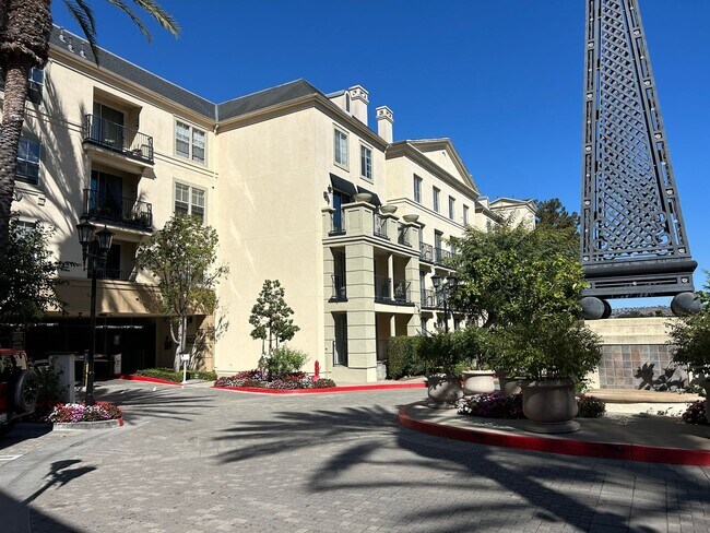 Building Photo - 2220 Watermarke Pl