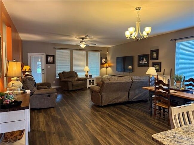 Building Photo - Welcome home to this **beautiful 4-bedroom, 2-bath rental