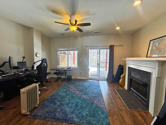 Building Photo - Well-Located 3BR, 2-Full, and 2-Half Bath Townhouse w/ One-Car Garage in Sterling, VA