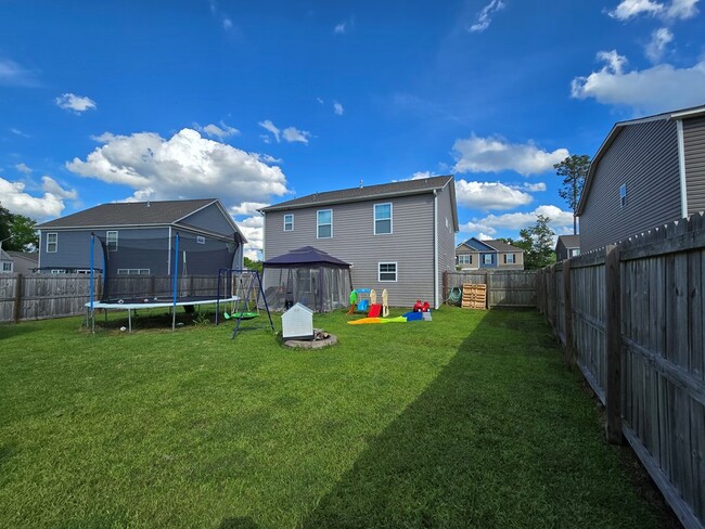 Building Photo - 1718 Smalls Dr