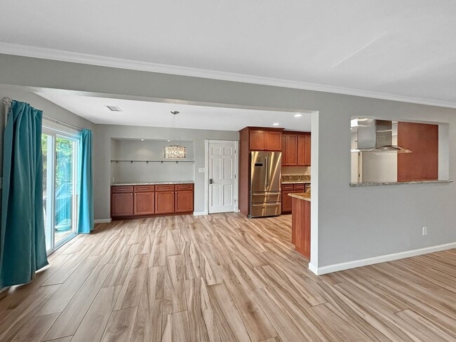 Building Photo - Beautiful 4BD/2BA House in Bay Ho W/ A/C, ...