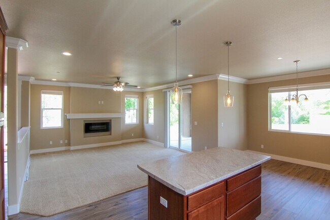 Building Photo - Brand New Build!