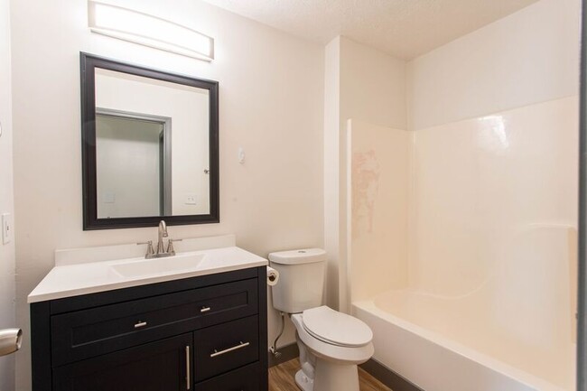Building Photo - 605 Baron Dr