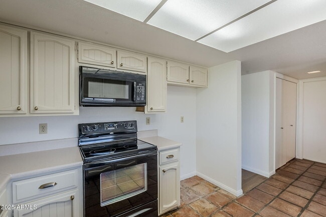 Building Photo - 834 N Constellation Way