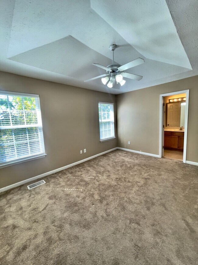 Building Photo - Perfect For Roommates!