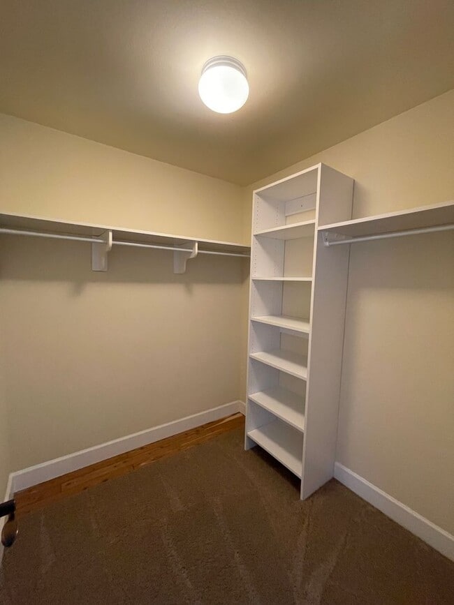 Building Photo - Old Mill Townhome Available 5/15