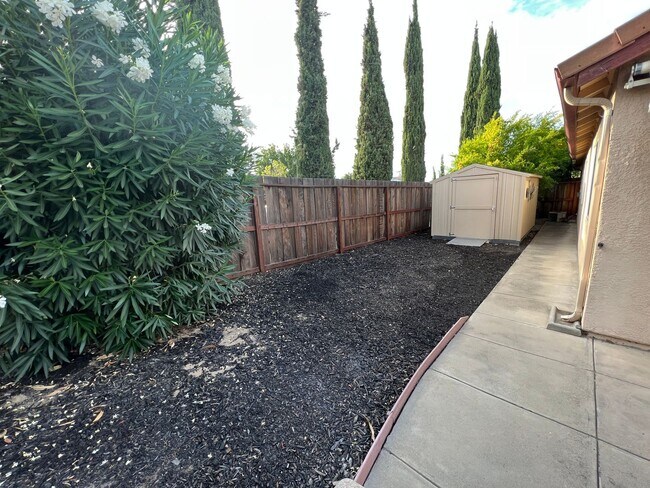 Building Photo - INCREDIBLY RARE & IMMACULATE 4 BEDROOM SIN...