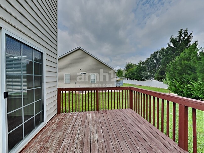 Building Photo - 125 Everett Park Dr