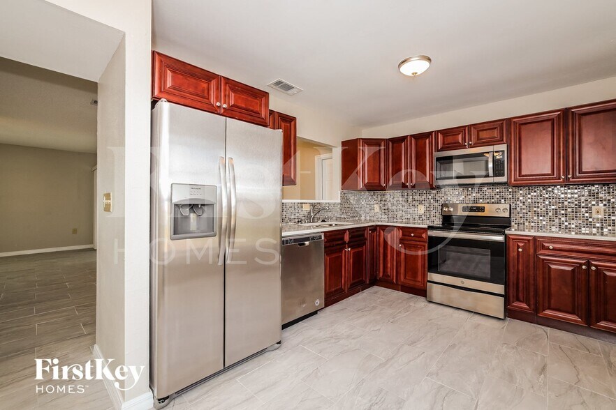 Building Photo - 724 Dromedary Dr
