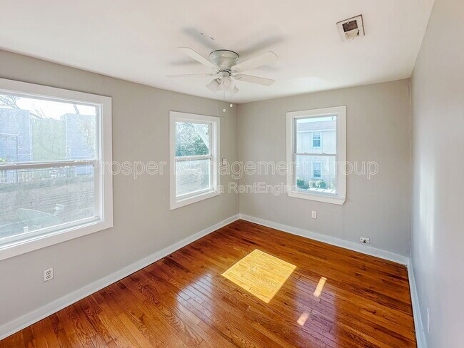 Building Photo - 35 Hanover St