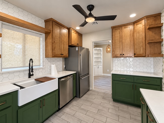 Building Photo - Charming 2 Bed 1 Bath