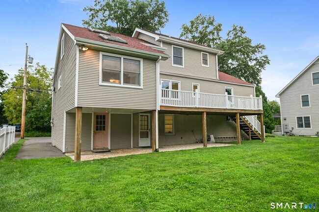 Building Photo - 18 Windy Knolls