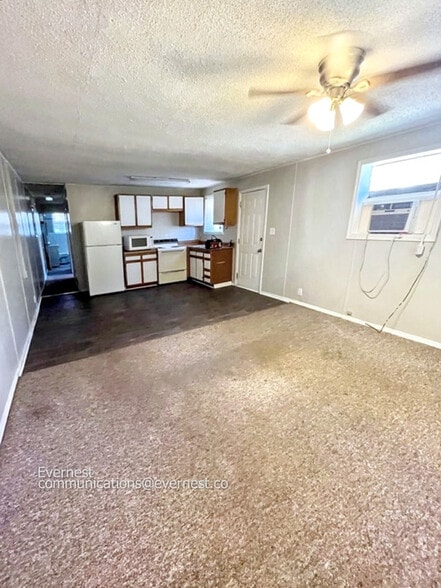 Building Photo - 835 Clark St