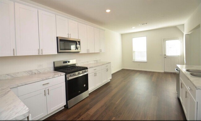 Building Photo - 16412 Big Hickory Dr