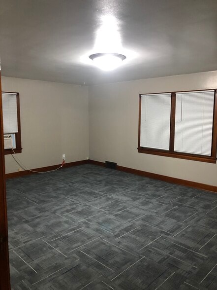 Living Room - 323 W Wheeler Ave
