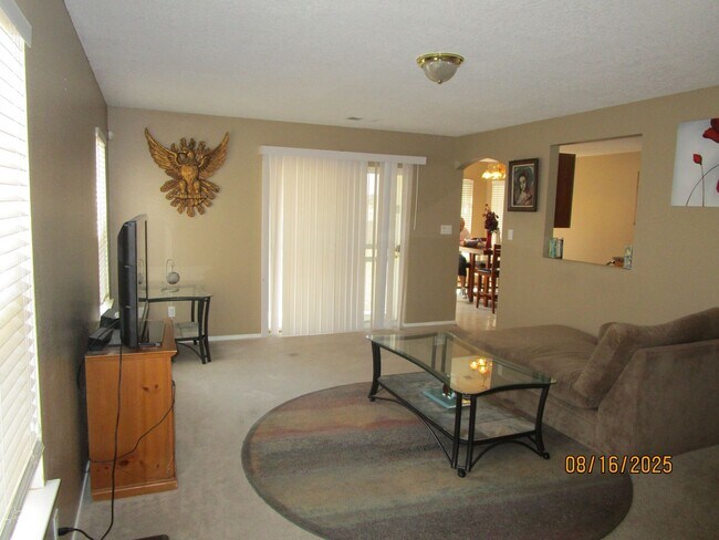 Building Photo - NW 3BR 2 1/2B 1605SF