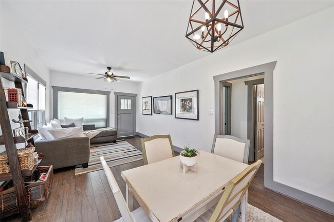 Building Photo - 325 N Sidney St