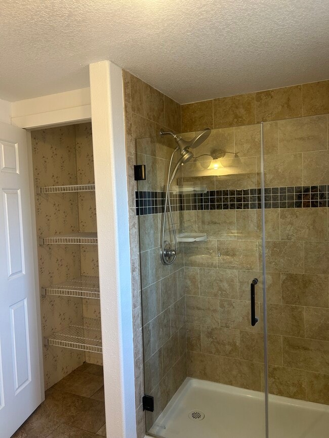 Building Photo - 2730 Larkspur St